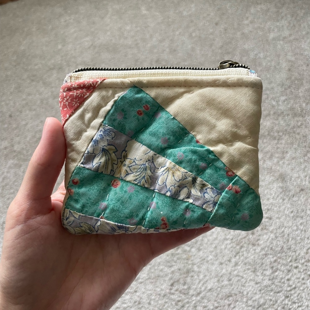 Handmade quilt zipper pouch - Picture 2 of 2